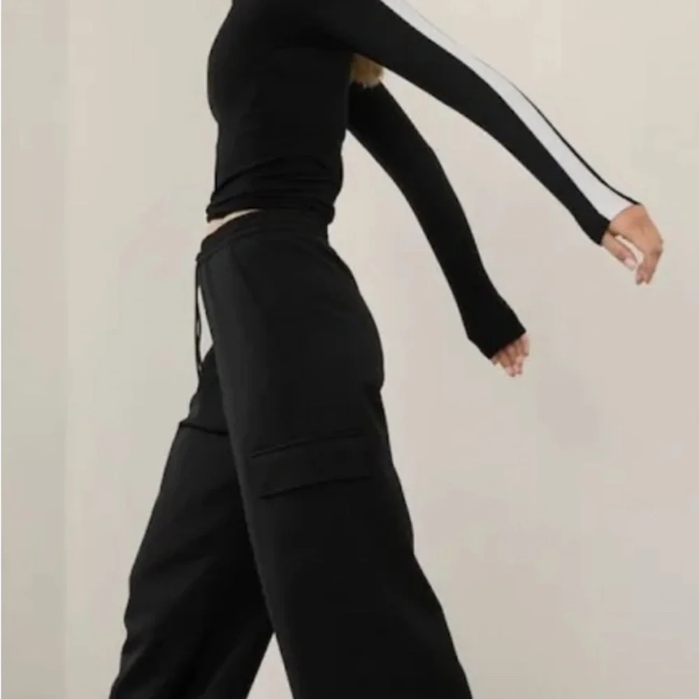 Athleta Cargo Black Pants - Picture 3 of 9